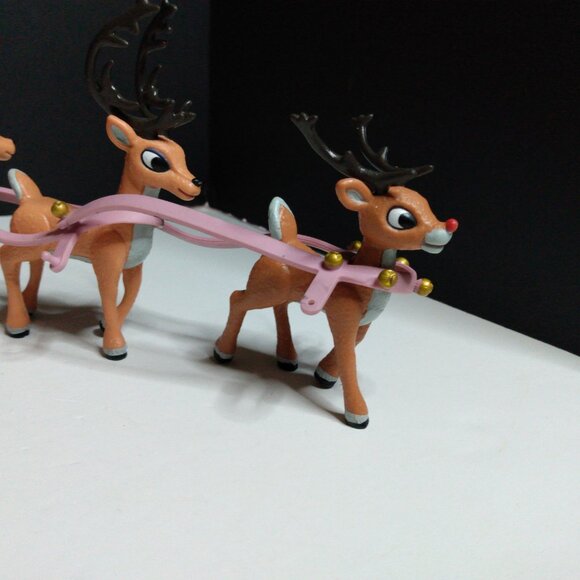 Rudolph The Red Nosed Reindeer Santa's Sleigh & Reindeer Team Figurine Set - Picture 3 of 16